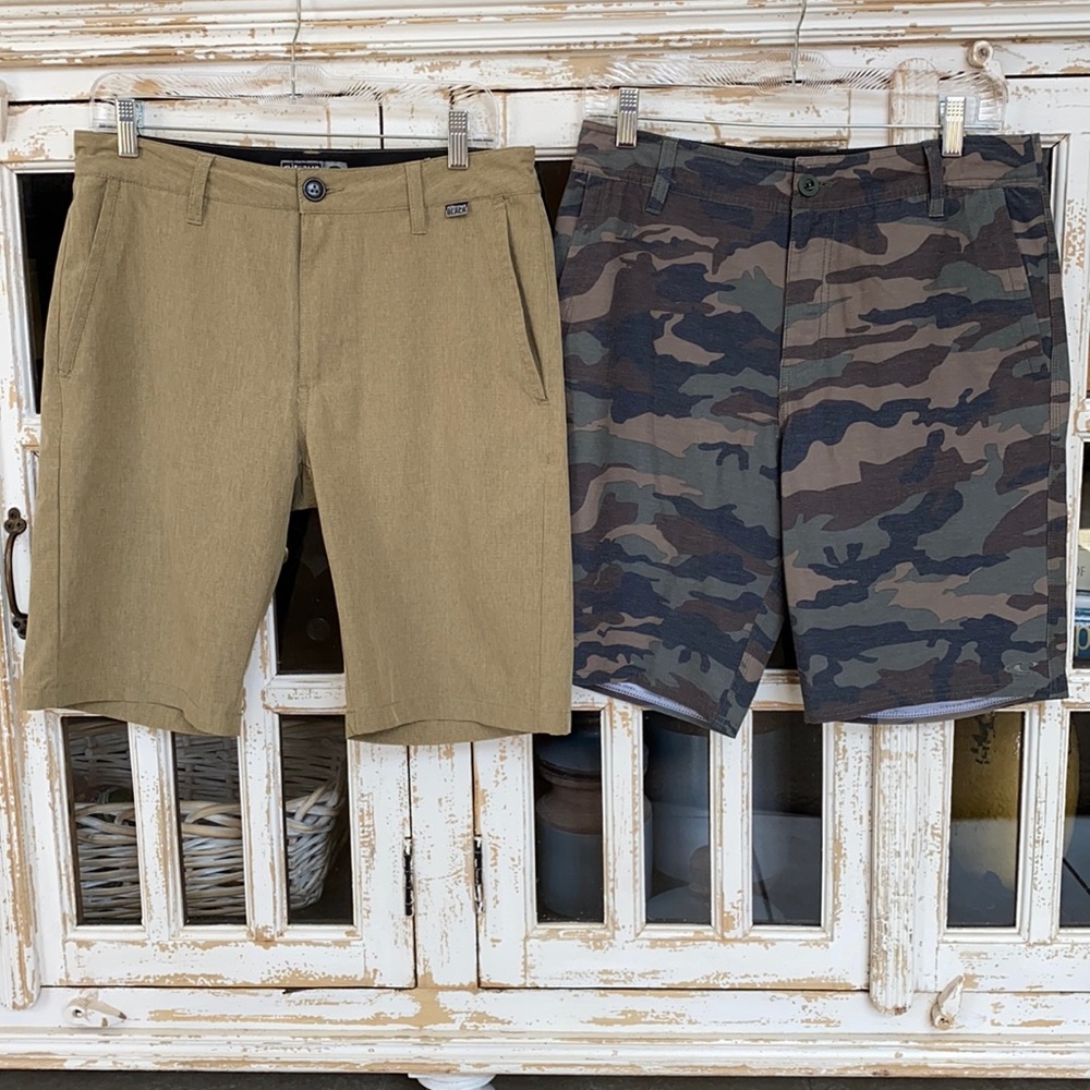 2 Pairs of Hybrid Shorts Men’s 30